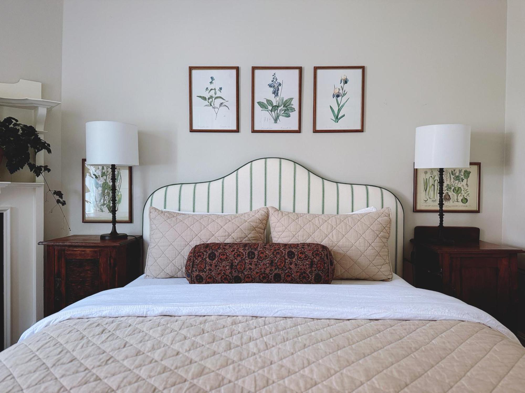 Heritage With Modern Comforts And Great Location