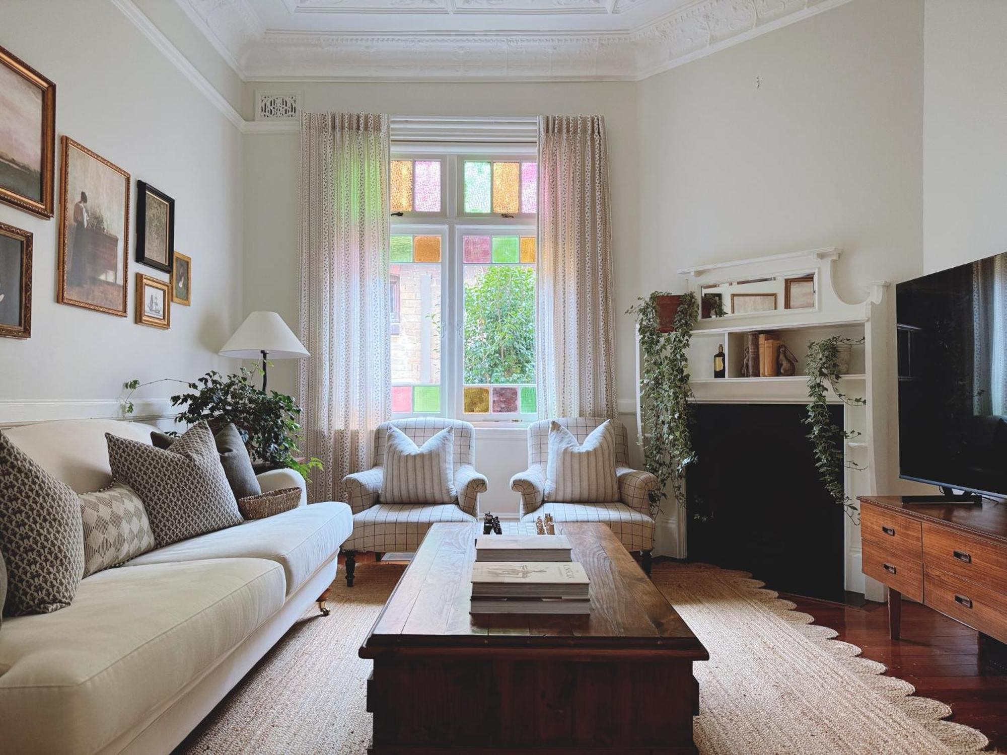 Heritage With Modern Comforts And Great Location
